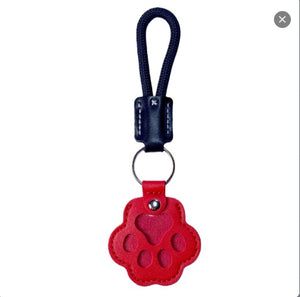 Memorial keepsake keychain for storing pet fur memories