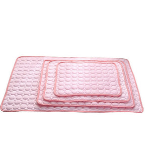 Ice silk cooling pet mat corner stitching detail