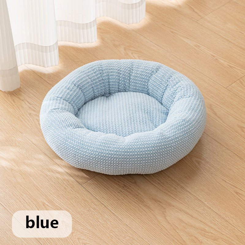 Warm insulated cat bed for comfortable winter naps