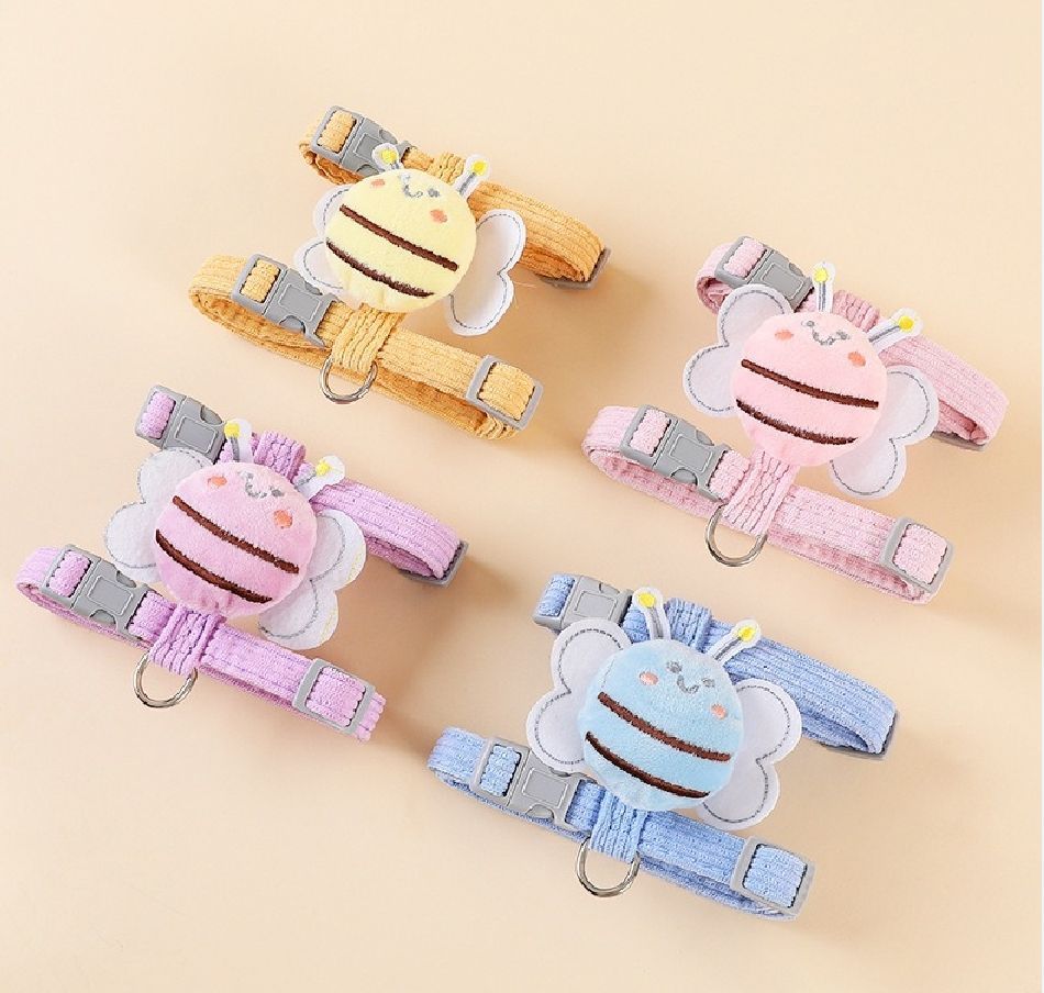 Fashionable cat accessories set with stylish wing design harness